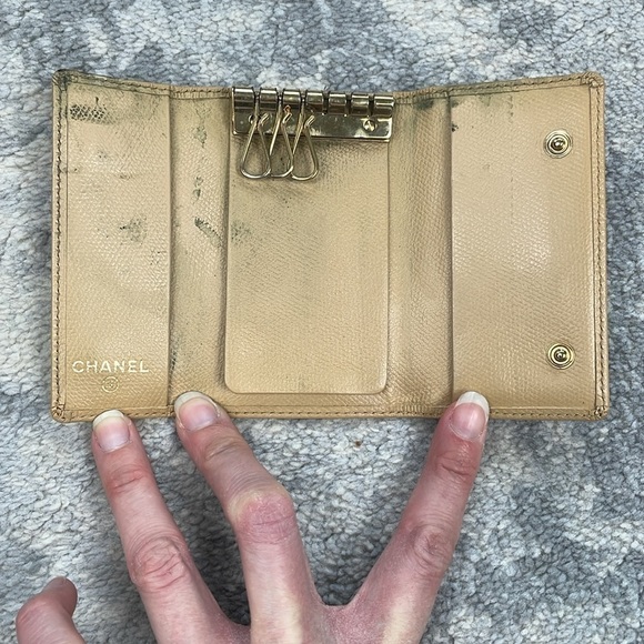 Chanel Interlocking CC Medallion Leather Keyholder Case Trifold Beige - Picture 12 of 17